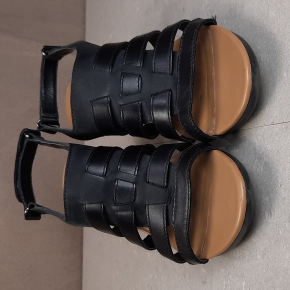 Clarks black leather woven upper heeled sandals, size 8.5 - Picture 3 of 12